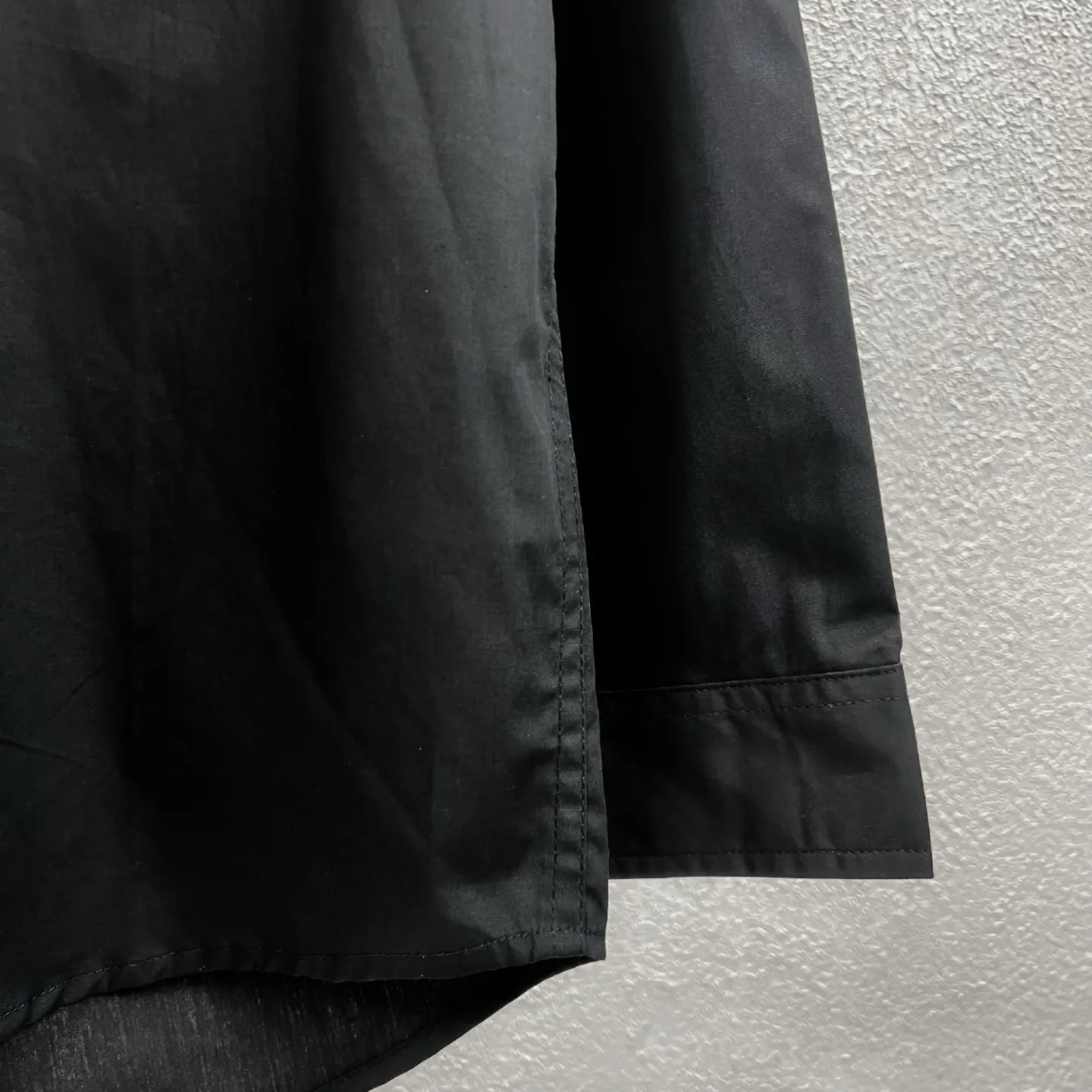 💰230 Model number The upper body is soft and comfortable, extremely delicate, and feels solid, smooth and soft. It has the characteristics of non-wrinkling fabric and an invincible feel. Perfect details. Size: S-XL